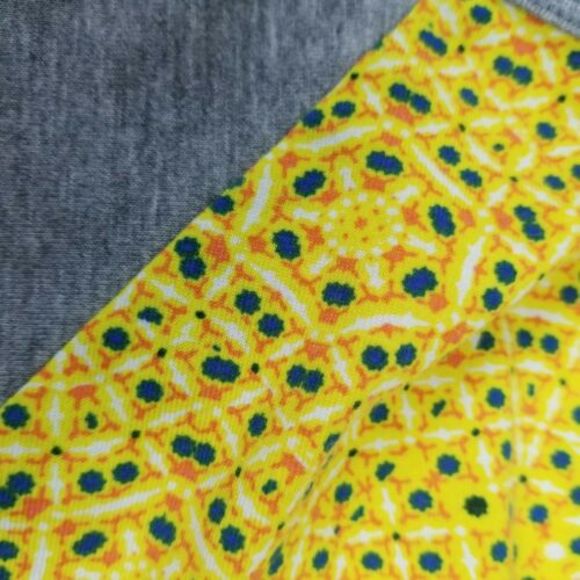 Lularoe Women's Sz M Shirt Randy Kaleidoscope Yellow Gray Raglan 3/4 Sleeves - Picture 5 of 12